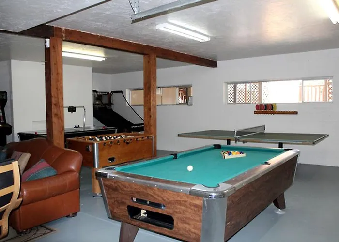 Holiday home Deluxe For Six With A Shared Hot Tub Near The Lakes, Arizona