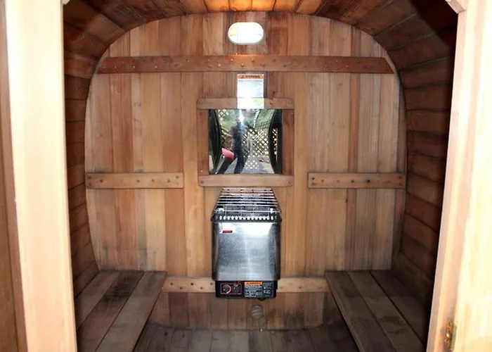 Deluxe For Six With A Shared Hot Tub Near The Lakes, Arizona Holiday home